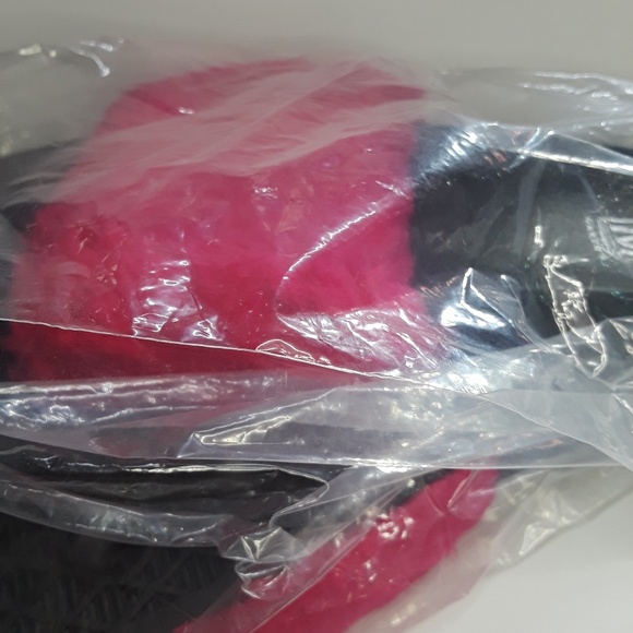 5🌟⬇️6 HOURS PRICE FIRM Fuschia Faux Fur Slide Sa - Picture 11 of 12